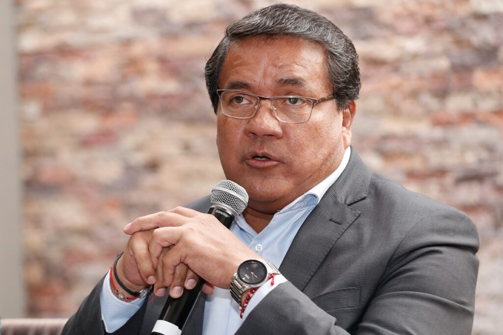 Julio Huerta acusa que encuestadoras alteran numeros 1