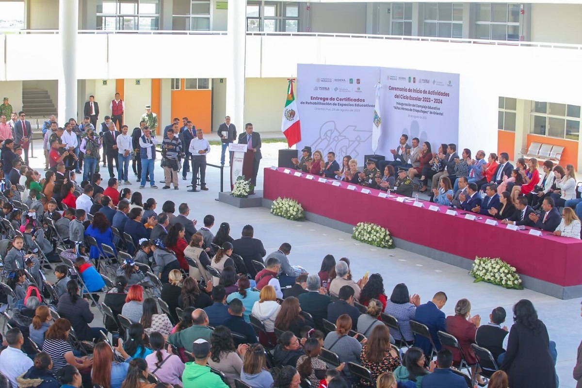 Trabajo en equipo entre docentes y padres de familia esencial para exito academico