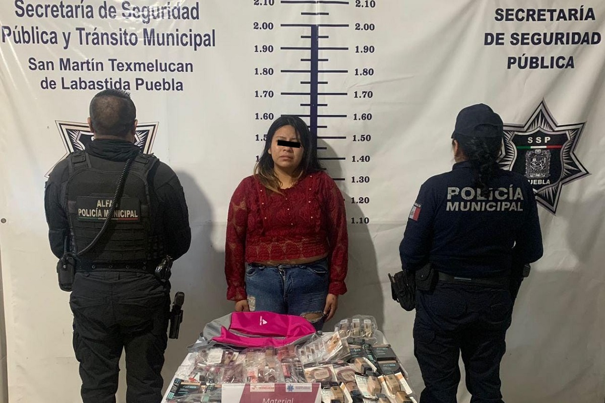 Aseguran a mujer que robó 9 mil pesos en maquillaje de una tienda de autoservicio en Texmelucan 1 aseguran a ratera en
