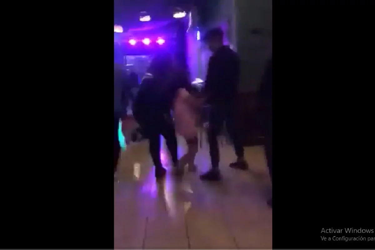 VIDEO: Batalla campal en bar de Zacatelco deja a una mujer inconsciente 3 batalla campal en bar de Zacatelco