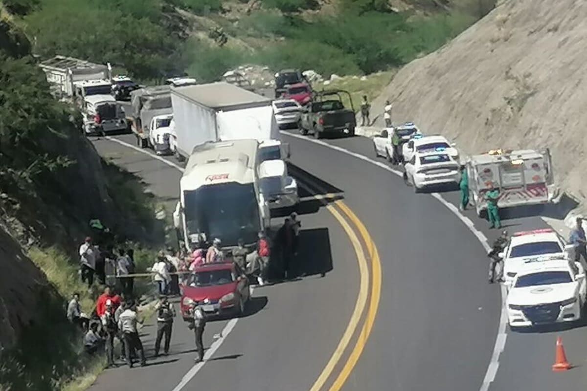 Murieron 16 personas en choque en autopista Oaxaca-Cuacnopalan 1 choque Murieron 16 personas en choque en autopista Oaxaca Cuacnopalan 1