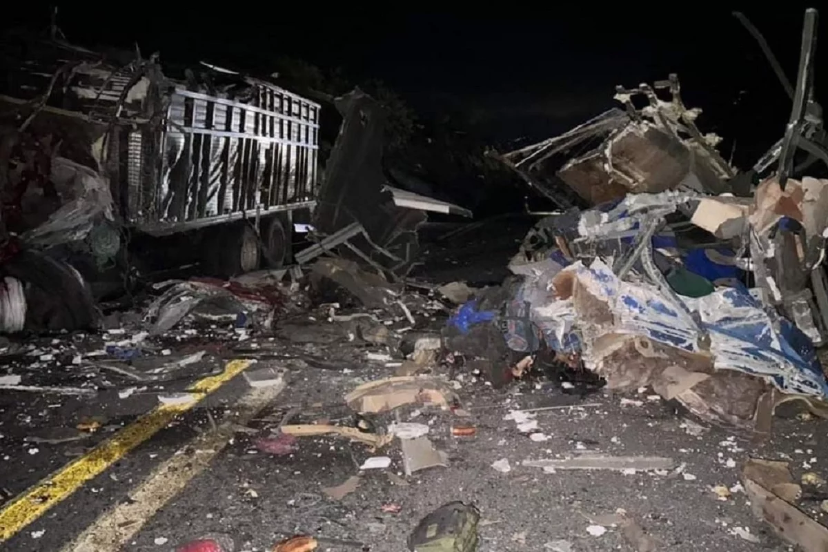 Autobús que transportaba migrantes venezolanos choca en Puebla; 15 murieron 3 cuacnopalan