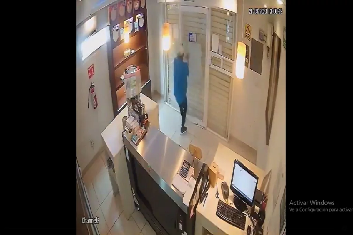 "¡Mamita, ayúdame!": Empleada de pastelería deja atrapado a asaltante en Campeche (VIDEO) 3 dejan atrapado a ladron en campeche