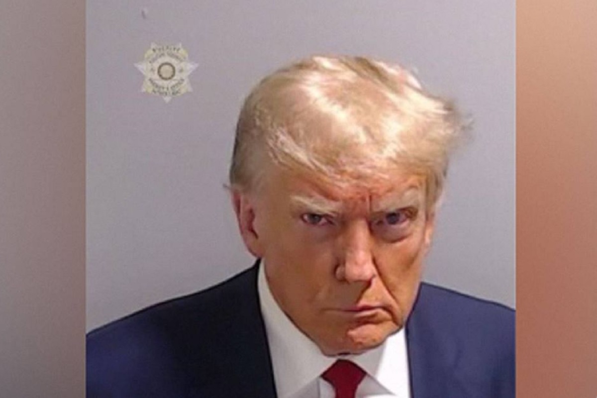 De corbata roja y rostro fúrico, aparece Trump fichado en la cárcel de Georgia 1 donald trump fichado