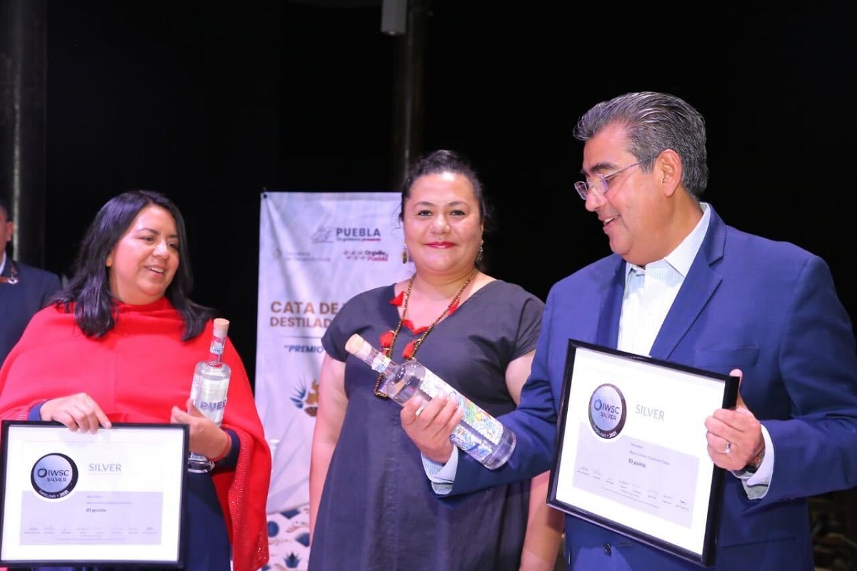 Cuentan productores mezcaleros con respaldo total del gobierno de Puebla: Sergio Salomón 1 e4548cf7 8531 4215 8435 6dc4ec43bda7 1
