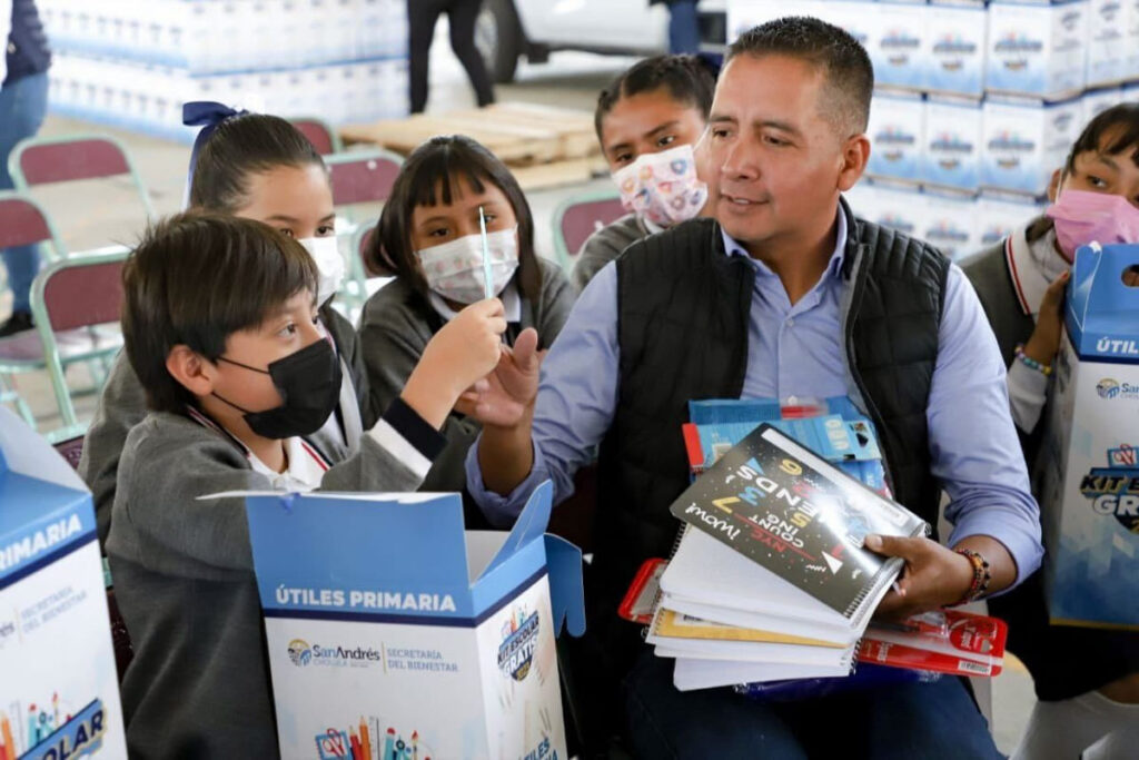 entrega kits escolares san andres cholula 2