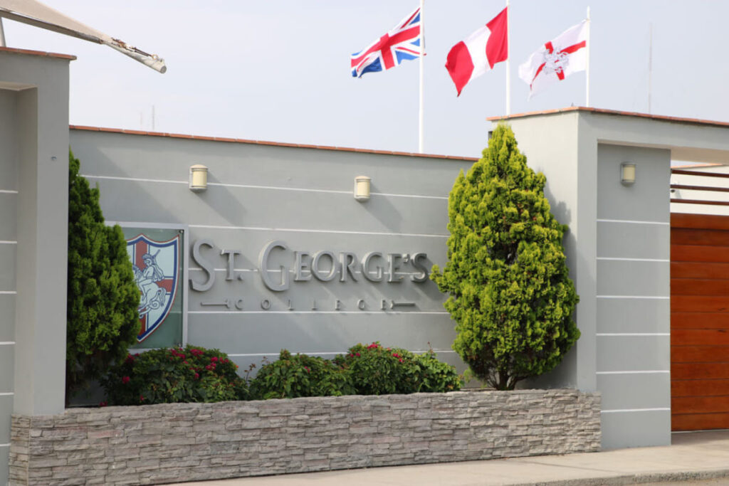 Tragedia en Alzira: Hallan dos cadáveres vivienda donde policía se atrincheró con su exmujer 5 Alumnos de escuela en Perú vendían fotos de sus compañeras desnudas hechas por IA