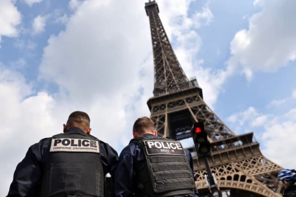 Evacuan Torre Eiffel por amenaza de bomba 3 Evacuan Torre Eiffel por amenaza de bomba