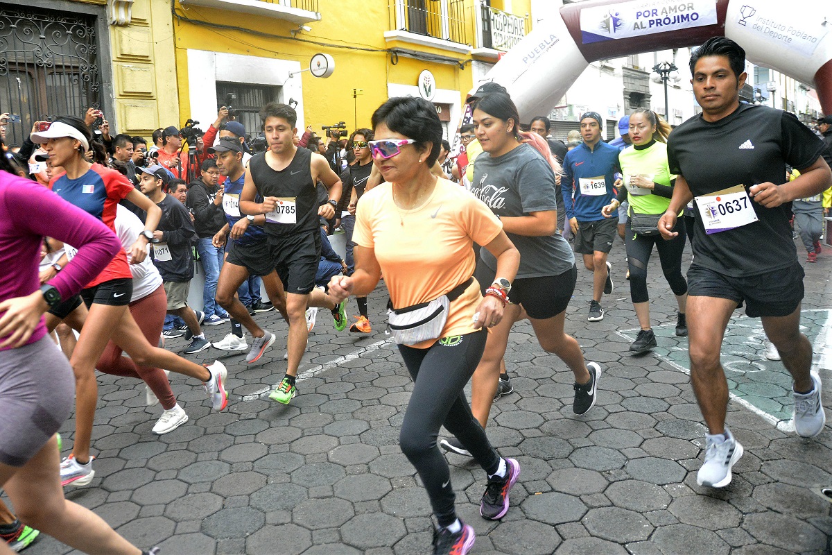 lilia cedillo participa en carrera