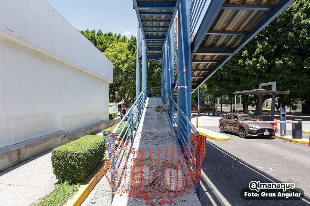 FOTOS: Comienza derribo del puente de Plaza Dorada 3 retiran puente de plaza dorada 1