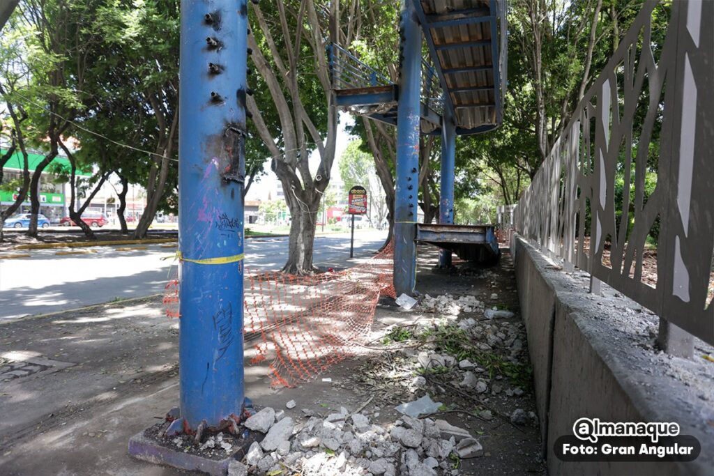 FOTOS: Comienza derribo del puente de Plaza Dorada 5 retiran puente de plaza dorada