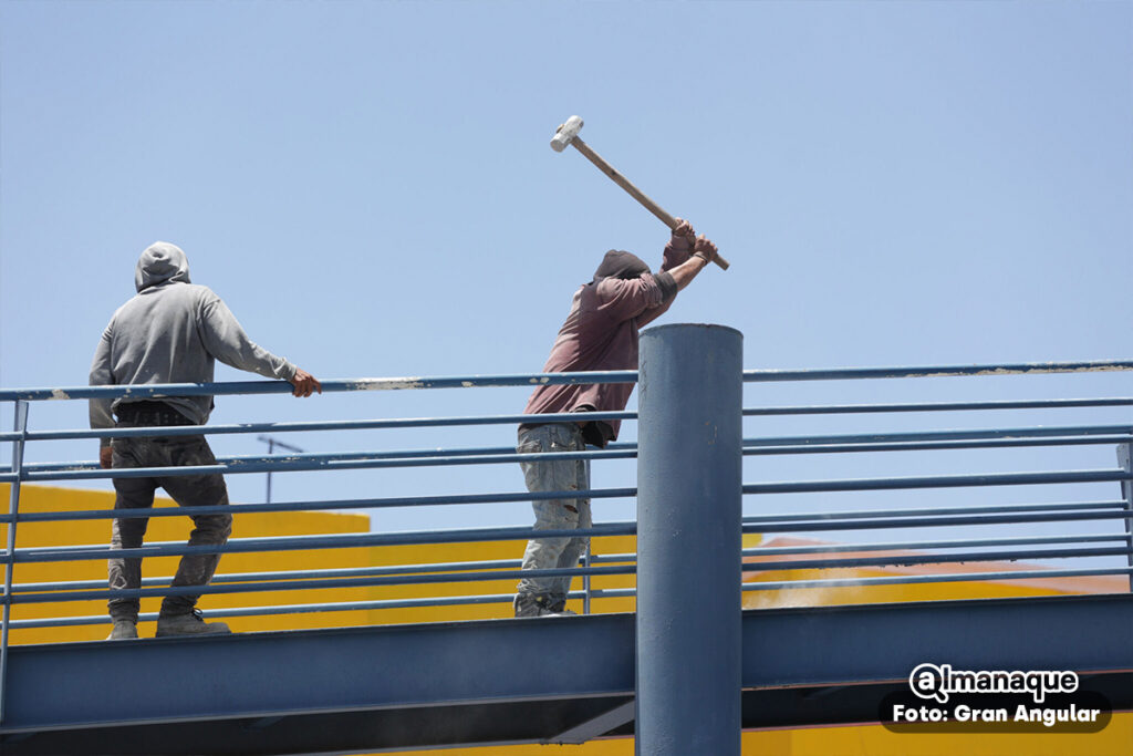FOTOS: Comienza derribo del puente de Plaza Dorada 4 Plaza Dorada