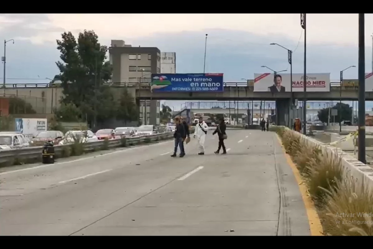 VIDEO: Una persona pierde la vida tras arrojarse de un puente en el Periférico Ecológico 3 se lanza del puente del periferico ecologico
