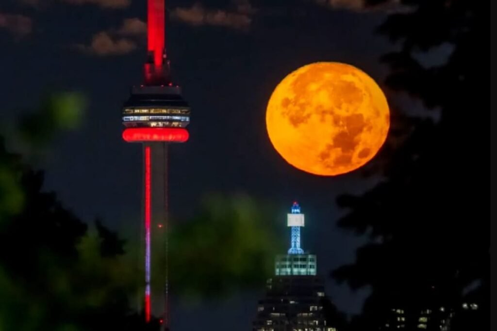 Espectáculo astronómico: Así se vio la Superluna Azul (FOTOS) 15 torre CN en Toronto Canada