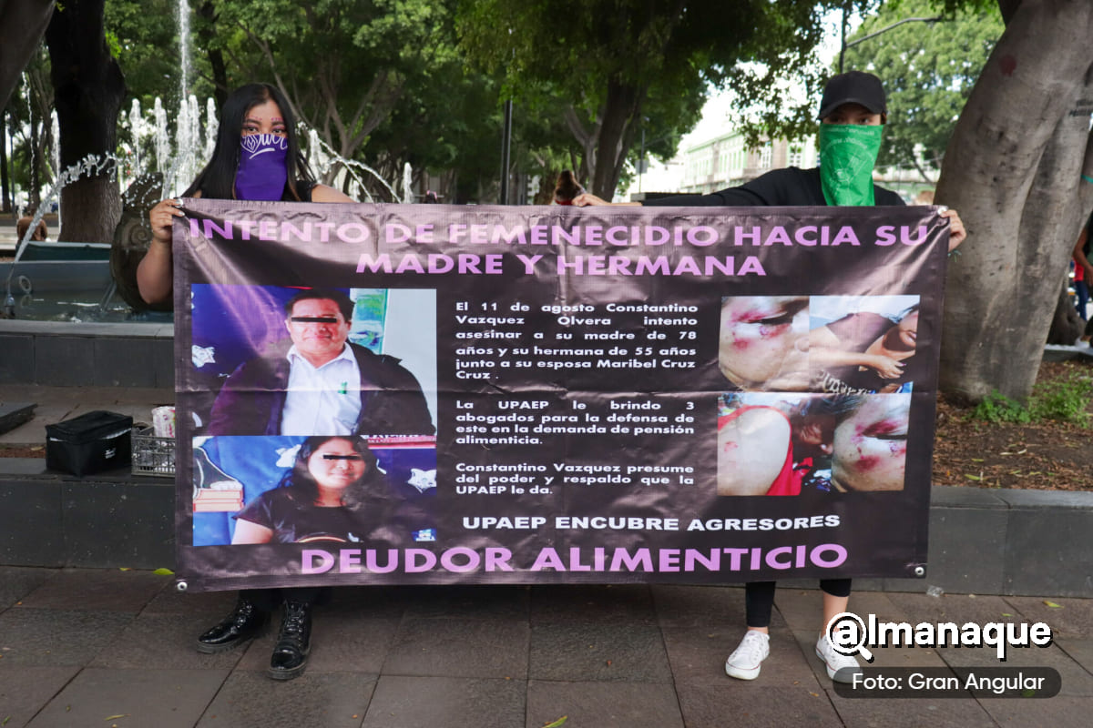 Feministas acusan a UPAEP de encubrir a trabajador señalado por agresión y deudor alimentario