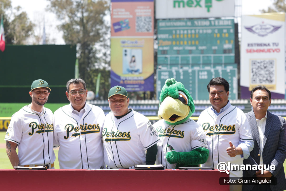 Firma concesion Estadio Hermanos Serdan 2