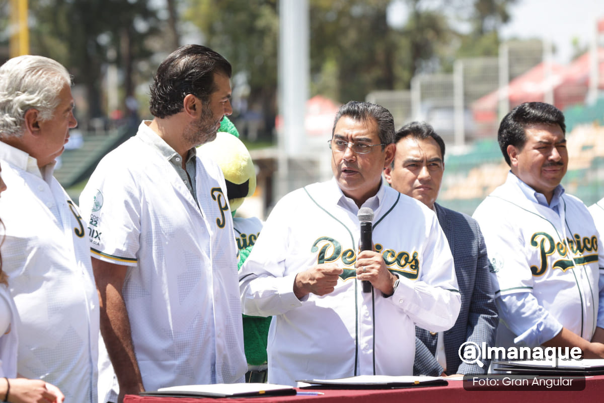 Firma concesion Estadio Hermanos Serdan 3