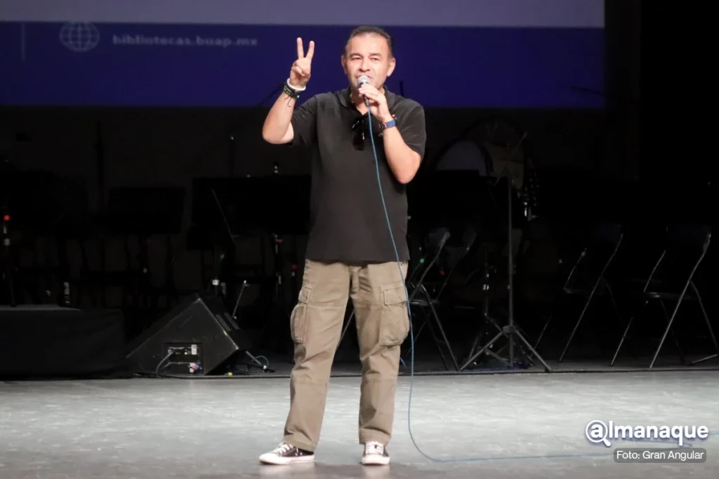 Mario Castaneda conferencia FICOMICS BUAP 4