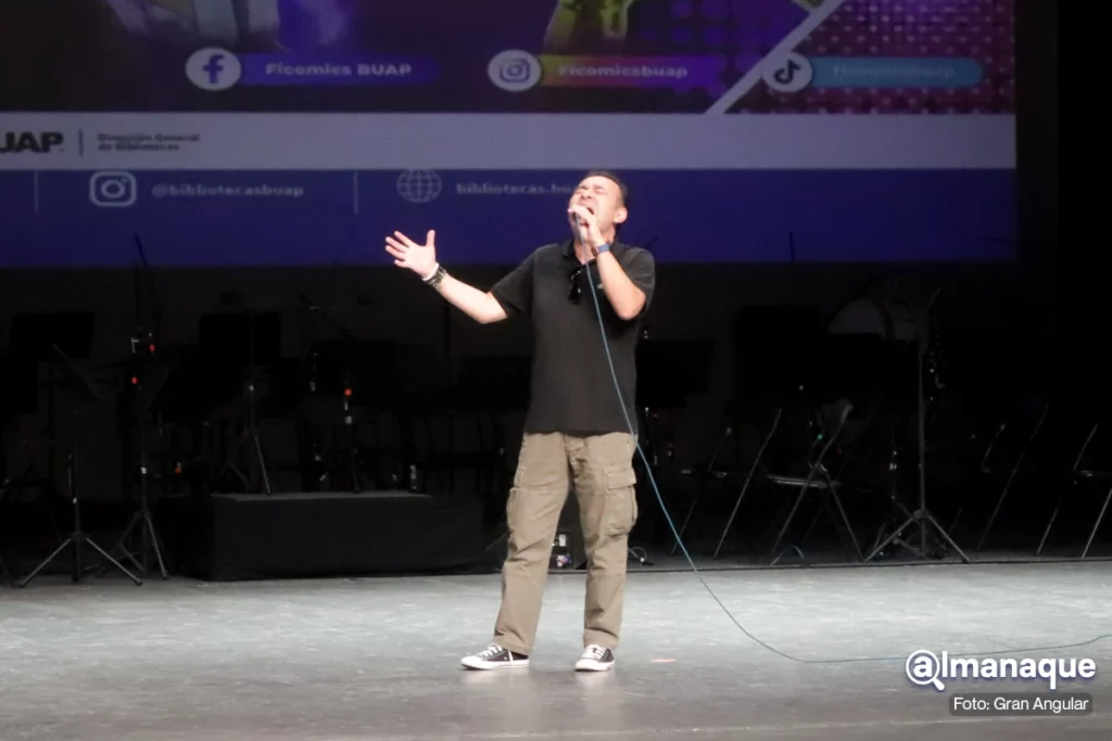 Mario Castaneda conferencia FICOMICS BUAP 6