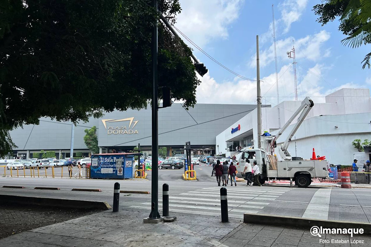 FOTOS/VIDEO: Ayuntamiento de Puebla retira por completo el puente de Plaza Dorada 7 FOTOS/VIDEO: Ayuntamiento de Puebla retira por completo el puente de Plaza Dorada
