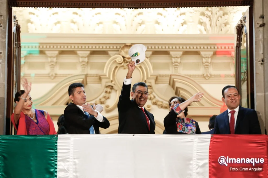 "Viva por siempre una Puebla unida y sin distinciones", Sergio Salomón en su primer Grito de Independencia 21 Sergio Salomon Eduardo Rivera grito 15 de septiembre centro de Puebla 2023 10