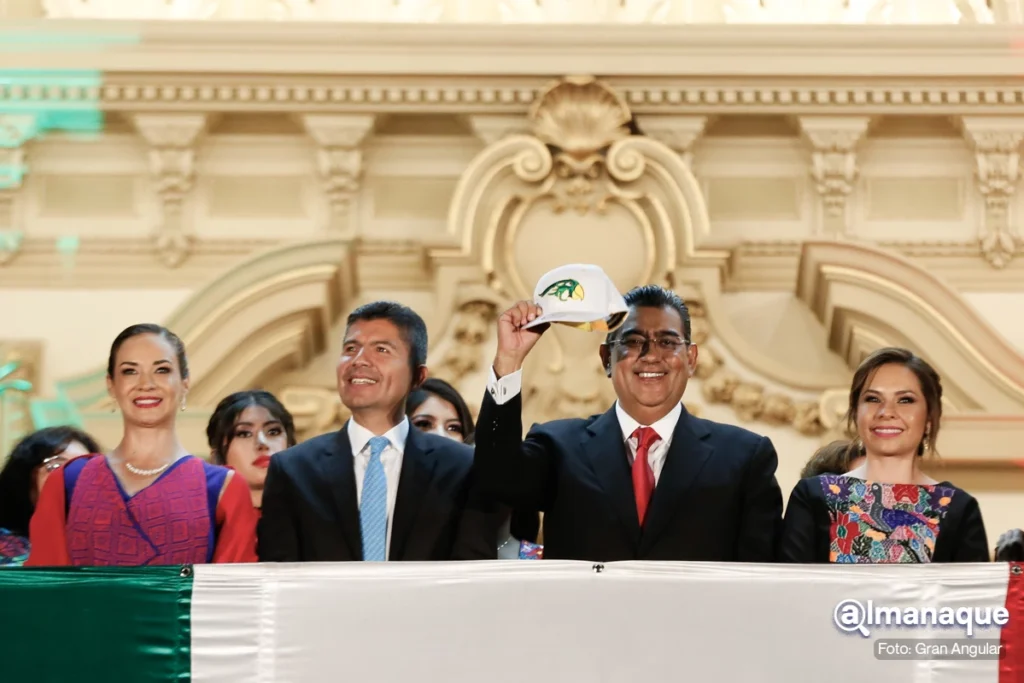 "Viva por siempre una Puebla unida y sin distinciones", Sergio Salomón en su primer Grito de Independencia 20 Sergio Salomon Eduardo Rivera grito 15 de septiembre centro de Puebla 2023 11