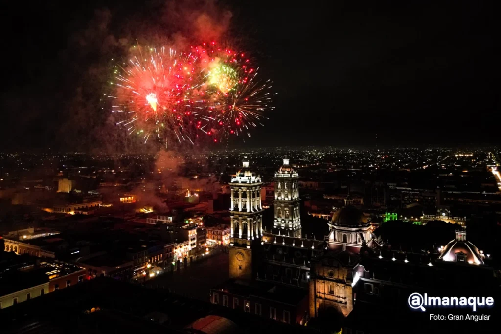 "Viva por siempre una Puebla unida y sin distinciones", Sergio Salomón en su primer Grito de Independencia 18 Sergio Salomon Eduardo Rivera grito 15 de septiembre centro de Puebla 2023 13
