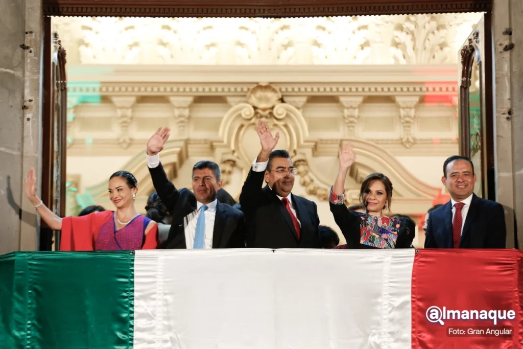 "Viva por siempre una Puebla unida y sin distinciones", Sergio Salomón en su primer Grito de Independencia 22 Sergio Salomon Eduardo Rivera grito 15 de septiembre centro de Puebla 2023 9