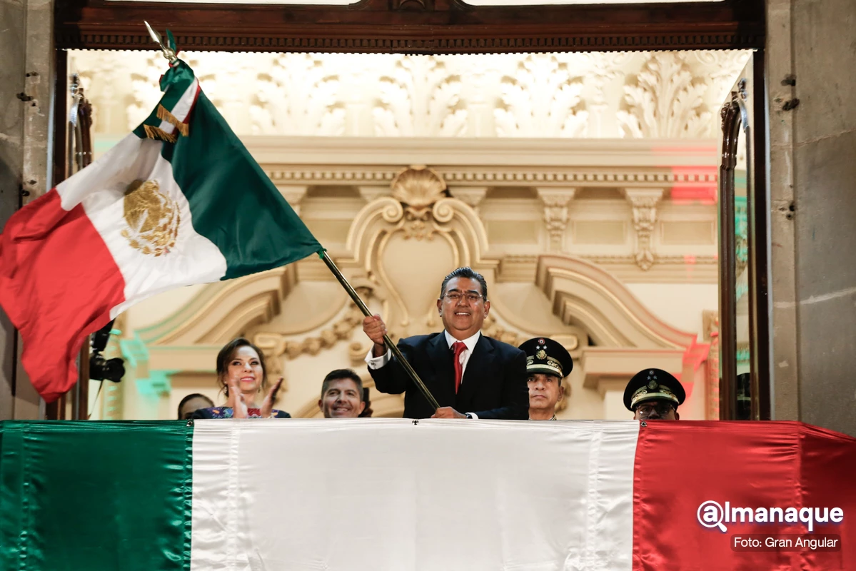 "Viva por siempre una Puebla unida y sin distinciones", Sergio Salomón en su primer Grito de Independencia 12 Sergio Salomon Eduardo Rivera grito 15 de septiembre centro de Puebla 2023