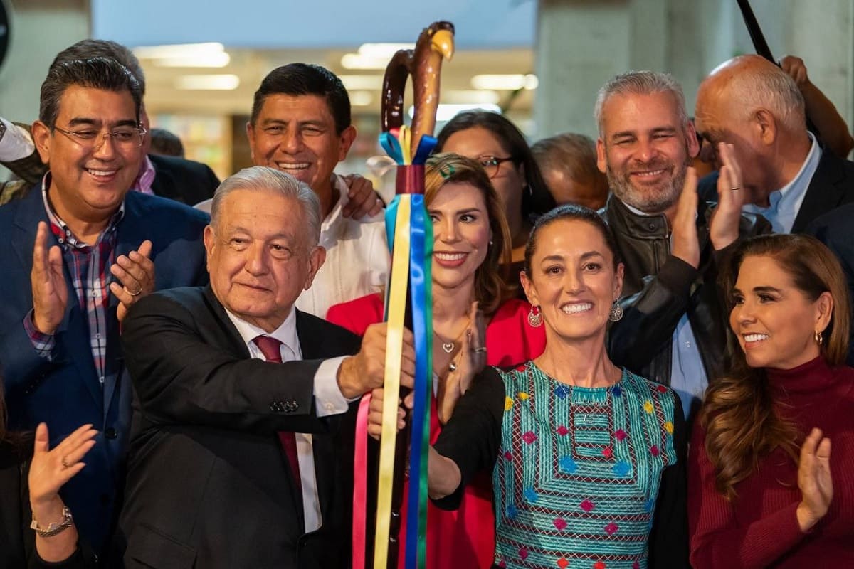 "Puebla cuenta contigo": Sergio Salomón asiste a la entrega del bastón de mando de AMLO a Sheinbaum 4 Sergio Salomon asiste a la entrega del baston de mando 1