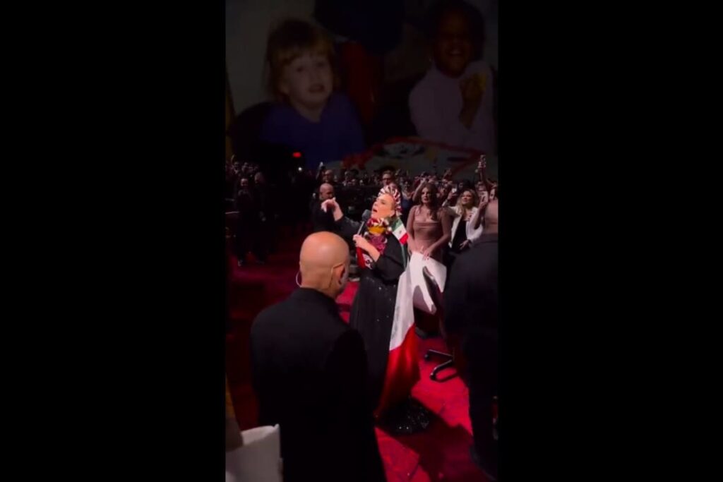 Banda MS dará concierto en el Zócalo el 15 de septiembre; 'van a cobrar poco', dice AMLO 6 VIDEO: Adele usa bandera de México durante concierto el 15 de septiembre