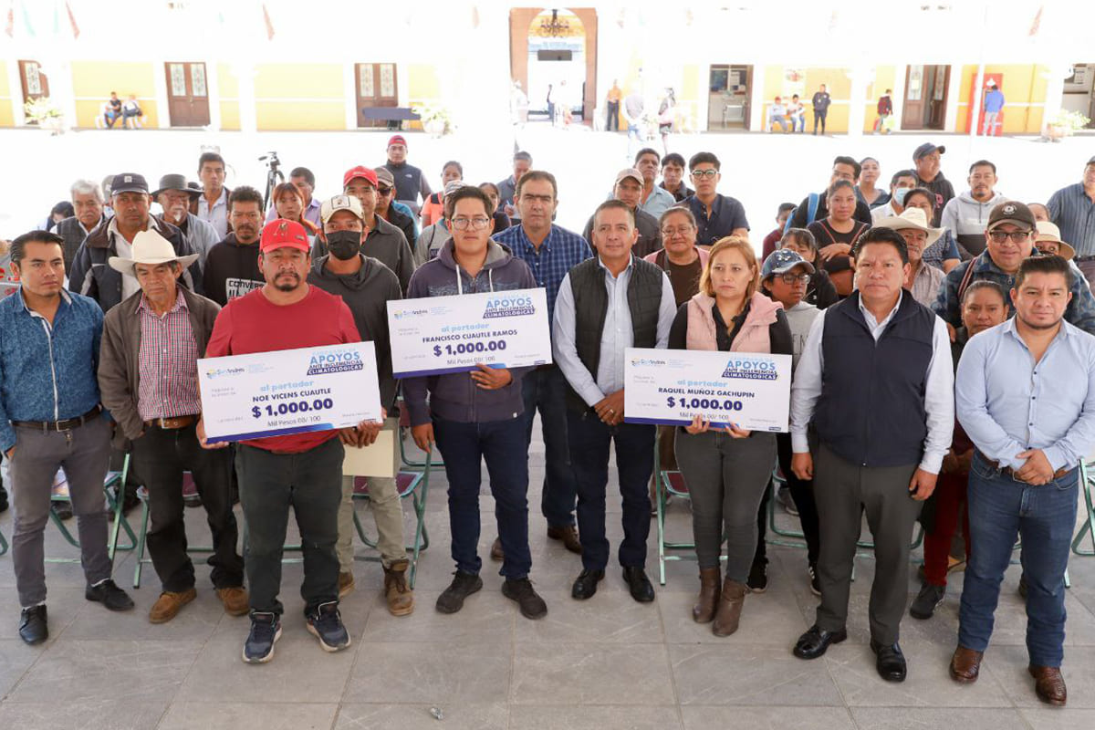 Entrega Mundo Tlatehui apoyo a personas afectadas por lluvias en el municipio 1 apoyos por lluvias SACH