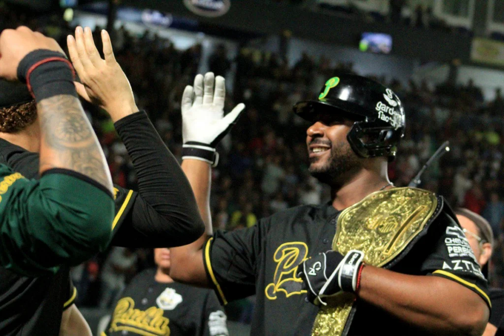 Chris Carter luego de pegar un home run