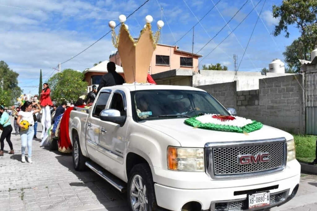 Muere niño de 5 años en desfile del Grito de Independencia en Xochitlán