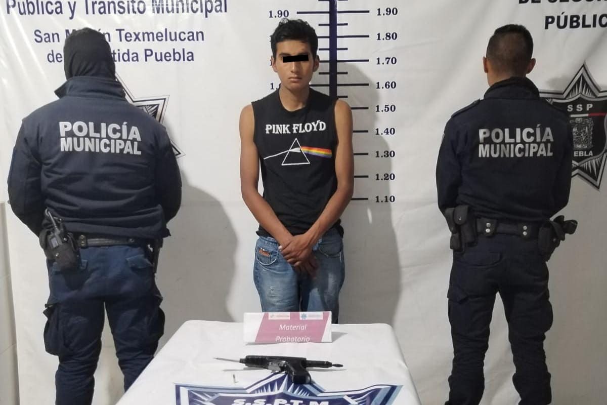 Policía de San Martín Texmelucan aseguró a un masculino con probable arma de fuego 1 detenido en texmelucan con arma de fuego 1