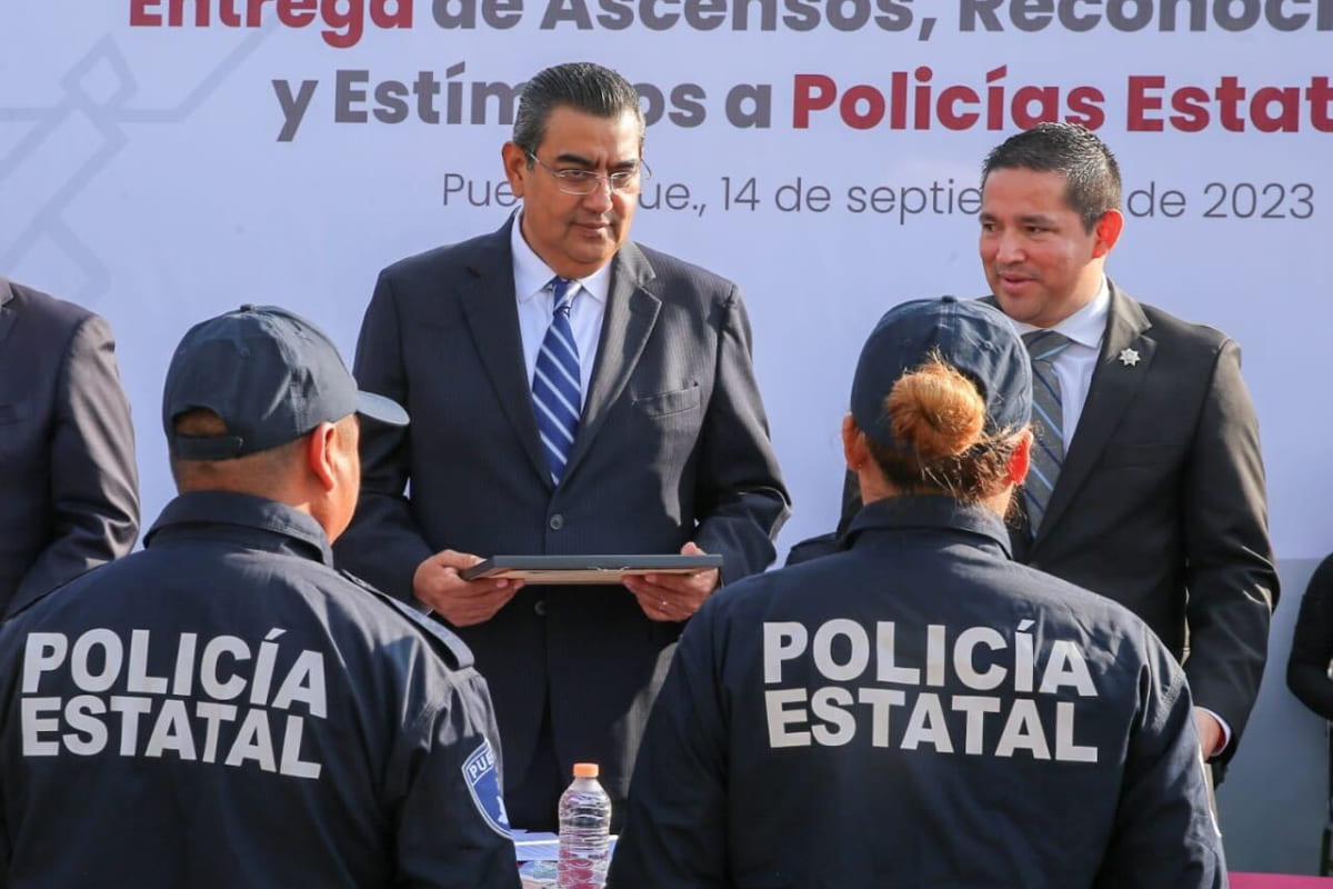 Sin titubeo, gobierno de Puebla combate a la delincuencia y garantiza mejores condiciones a policías 1 entrega de estimulos a policia estatal 1