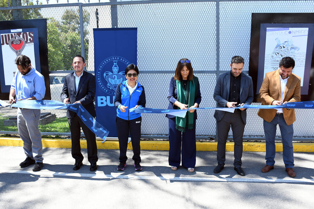 exposicion carteles vs suicidio