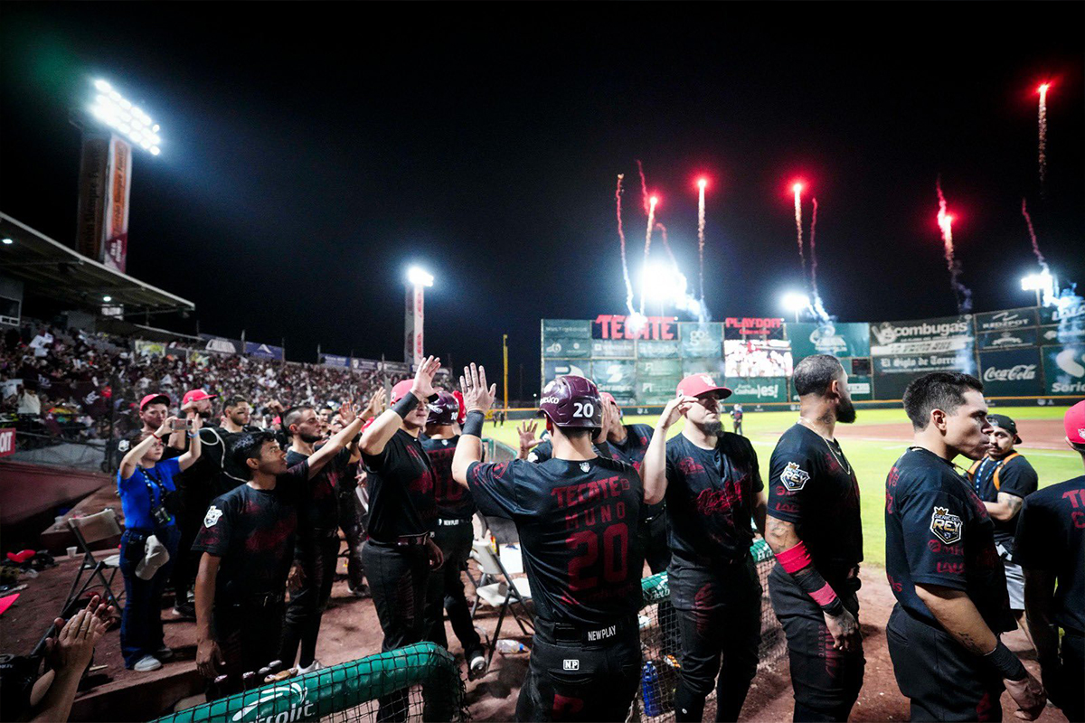 Algodoneros arrasan a los Pericos de Puebla: Serie del Rey en crisis 4 juego dos serie del rey 14 a 3