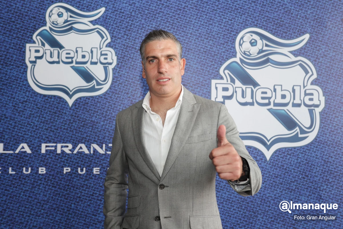 Villalpando recuerda eliminación de los “ChelisBoys” contra Pumas: “aún duele ese partido” 3 leyendas del Club Puebla presentacion del libro Leyendas Enfranjadas 9