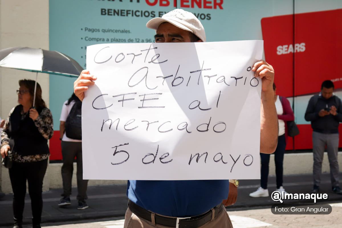 Locatarios del mercado 5 de Mayo adeudan un millón de pesos a CFE