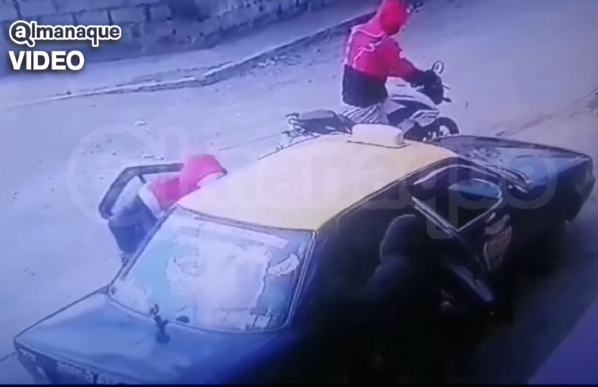 VIDEO: sujetos roban una moto y atracan a pasajeros de un taxi en Guadalupe Xonacatepec 3 motociclistas roban guadalupe