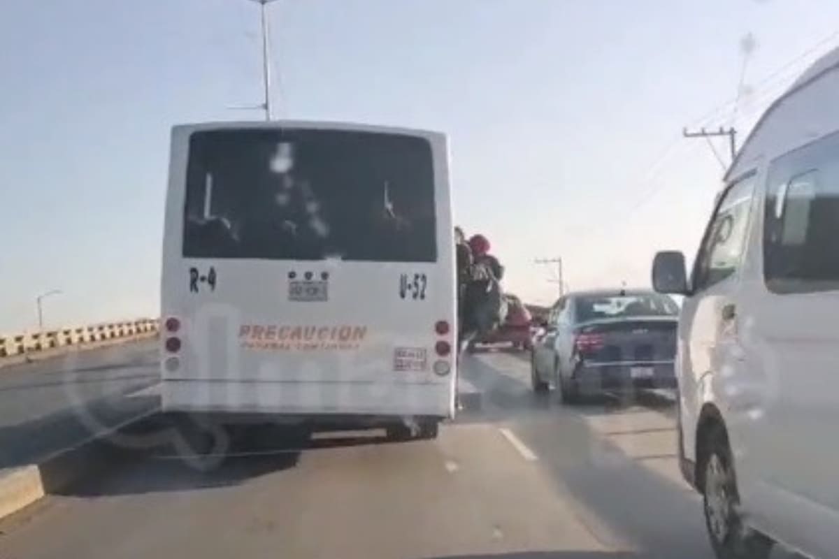 VIDEO: Captan a pasajeros colgando de Ruta 4 en movimiento 3 VIDEO: Captan a pasajeros colgando de Ruta 4 en movimiento