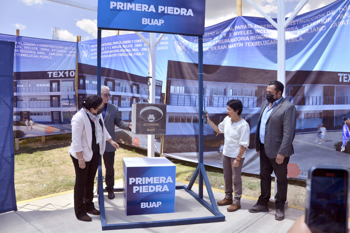 Colocan la primera piedra para nuevos edificios en la Preparatoria Emiliano Zapata, en San Martín Texmelucan 1 primera piedra expansion preparatoria emiliano zapata 1