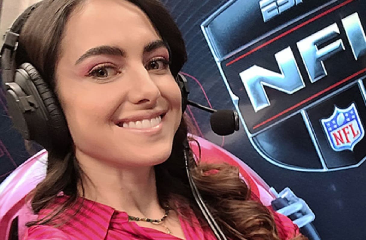 Rebeca Landa: De narrar a los Aztecas de la UDLAP al Monday Night Football de la NFL 4 rebeca landa udlap