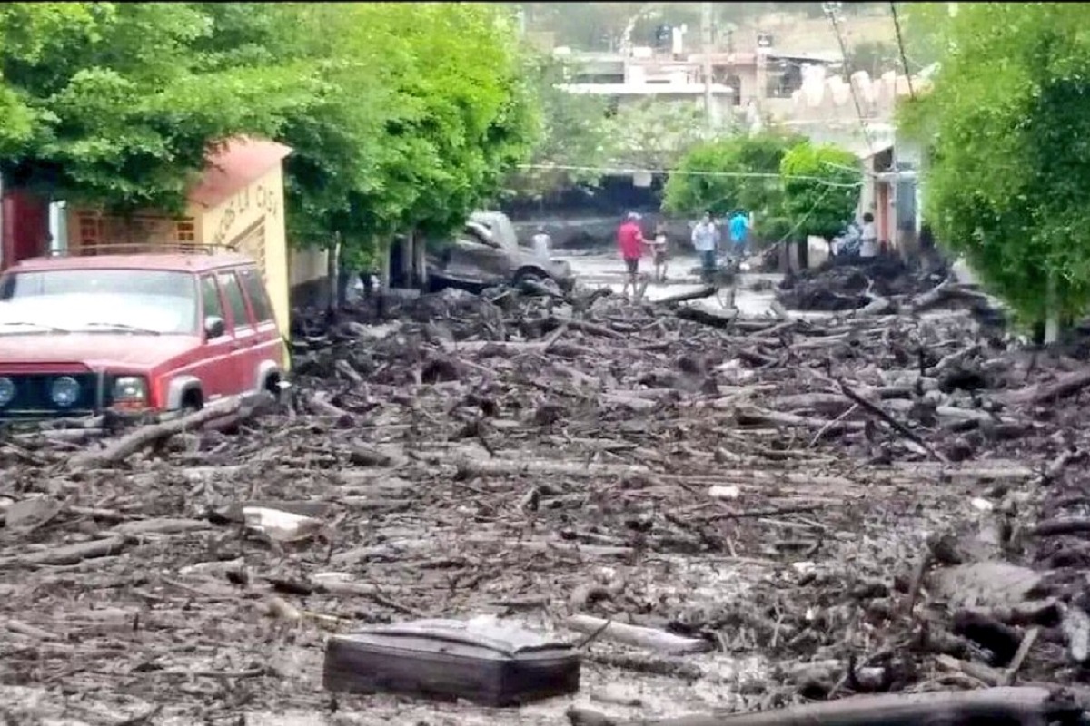 VIDEOS: Se desborda arroyo en Autlán de Navarro y mueren ocho personas 3 se desborda arroyo en autlan