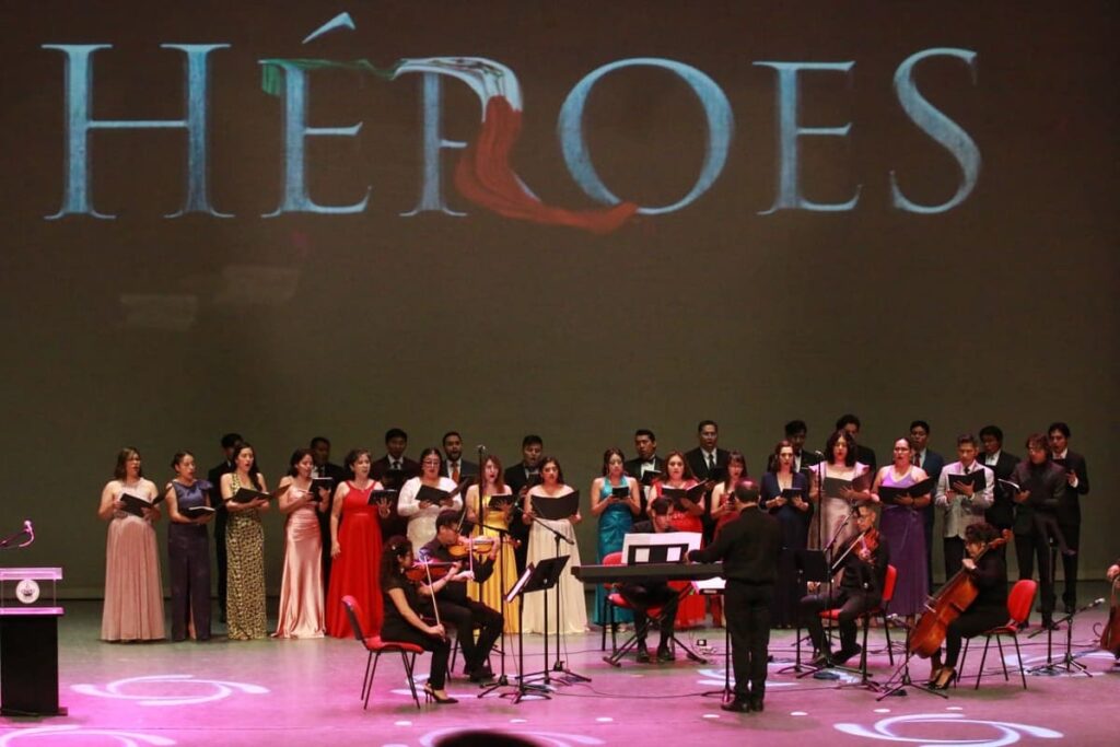 Sergio Salomón asiste a premier de película "Héroes"