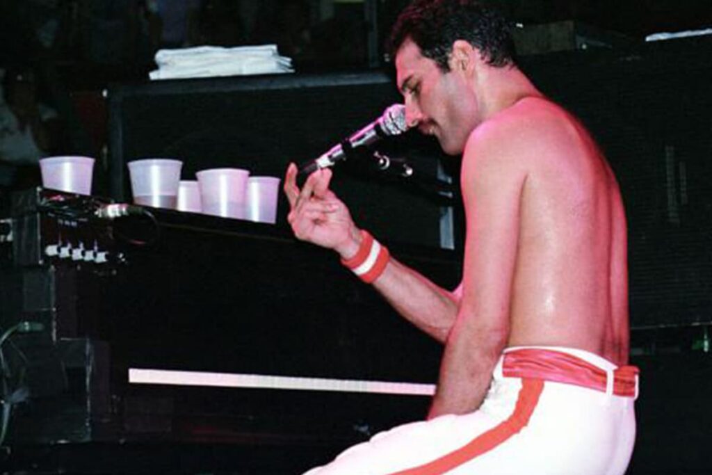 Piano de Freddie Mercury fue vendido en subasta por 2.1 mdd