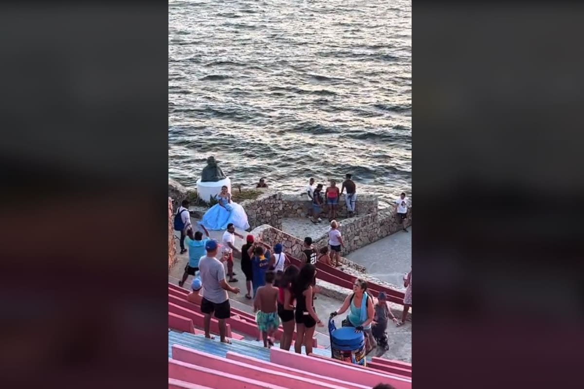 VIDEO: Quinceañera llega a la Quebrada de Acapulco y turistas bailan Tiempo de Vals