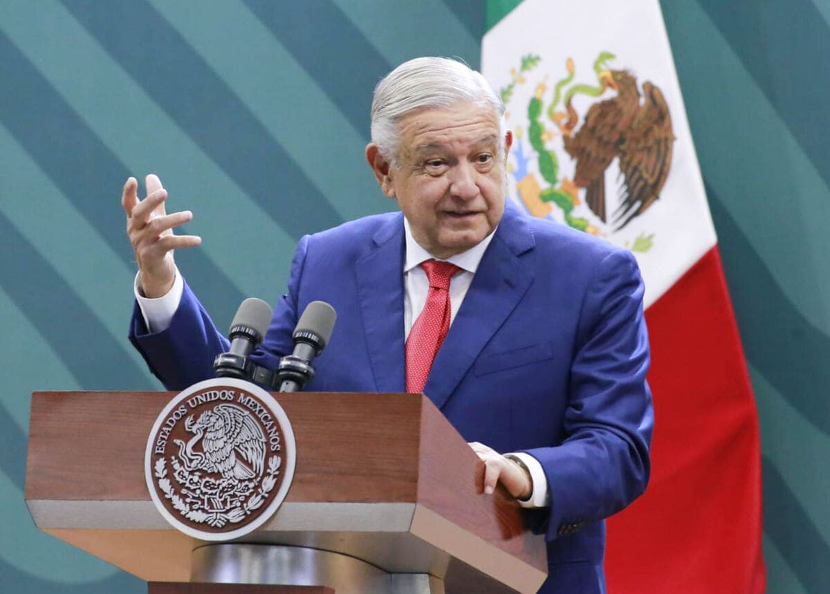 AMLO llama a aspirantes de Morena a evitar publicidad: es “ilegal y contraproducente” 1 AMLO llama a aspirantes de Morena evitar publicidad”