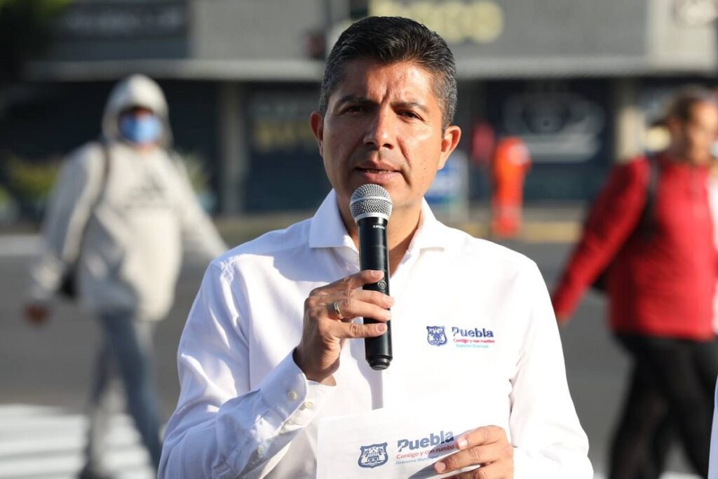 Ayuntamiento de Puebla mejora seguridad vial en bulevares Norte y Aaron Merino Fernandez
